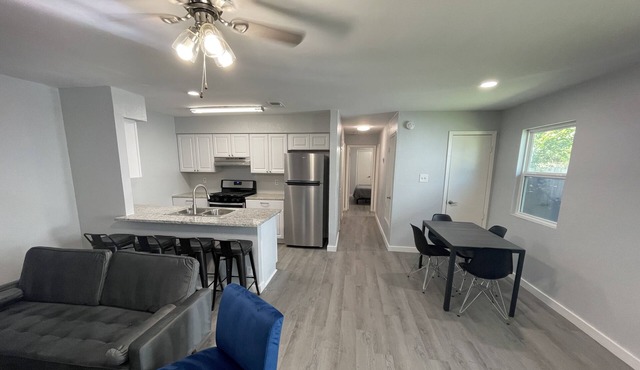 Corporate Duplex #B - fully remodeled & Furnished