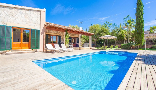 CORREFOC - Beautiful villa with private pool in quiet residential area. Free WiFi