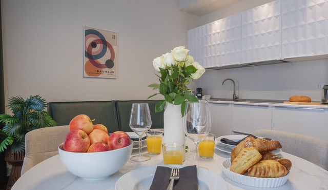 Corso Venezia - Elegant 1 BR apt with shared rooftop terrace in the heart of Milan