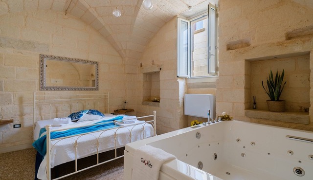 Corte Cochlea 'La Curte Suite' with Wi-Fi, AC, and Hot Tub