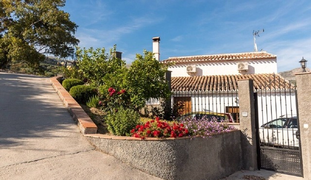 Cortijocabrill Located between the beach and the mountain. Ideal for families and groups