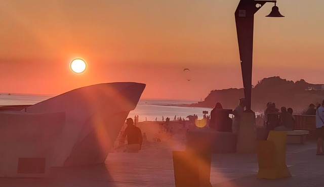 Costa El Castillo La Barrosa Apartment with Shared Pool, Wi-Fi & Air Conditioning