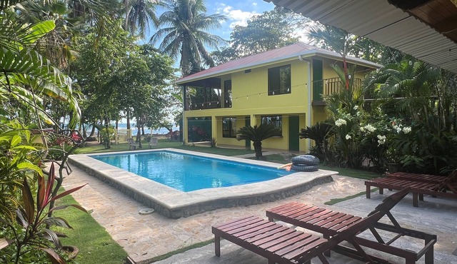 Costa Rican life! Beautiful Oceanfront with Pool!