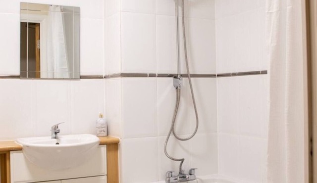 Cosy 2 bed flat near train station Basingstoke!