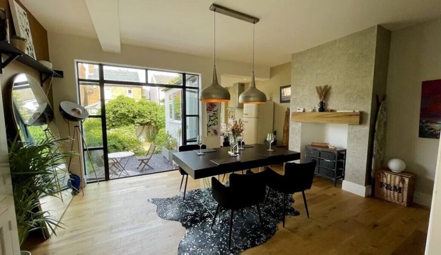 Cosy 2-bedroom home located in the heart of West Bridgford - Inc enclosed garden