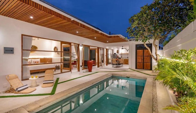 Cosy 2bd Chic Villa with Private Pool in Central Location