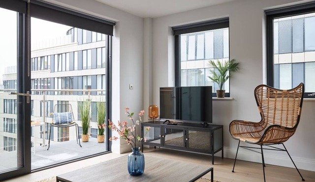 Cosy 2BR Apartment Near Harrow-on-the-Hill Station w/Kitchen & Balcony
