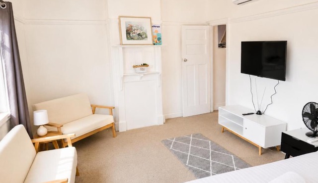 Cosy 3 Bedroom Apartment In Trendy Haberfield
