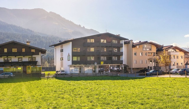 Cosy accommodations for large travel groups