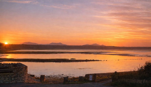 Cosy Anglesey Cottage with Estuary Views - Perfect for Walkers & Birdwatchers