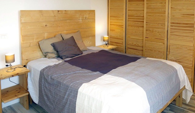 Cosy apartment in villa with A/C, hot tub, pool, WIFI, TV, patio, pets allowed and panoramic view
