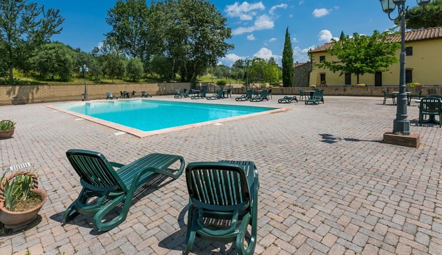 Cosy apartment in villa for 4 guests with A/C, pool, WIFI, TV and parking
