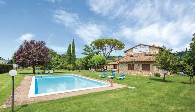 Cosy apartment in villa for 4 people with A/C, pool and TV, close to Siena