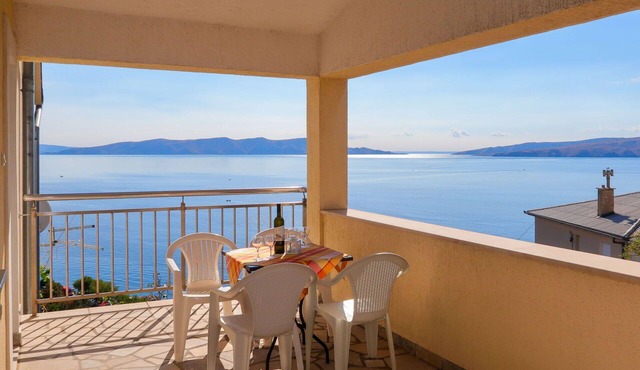 Cosy apartment for 4 people with WIFI, A/C, TV and terrace