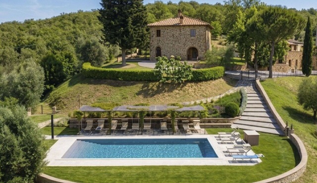 Cosy apartment for 6 guests with A/C, WIFI, pool, TV, patio and pets allowed