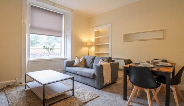 Cosy Ardrossan Apartment