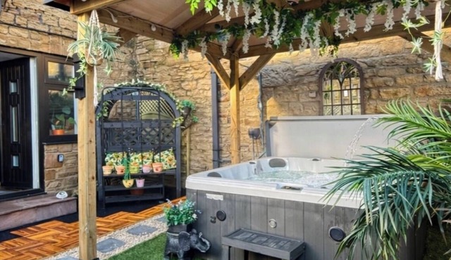 Cosy Barn Retreat | Hot Tub and private driveway