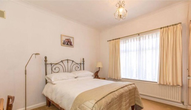 Cosy Bungalow In Swinley