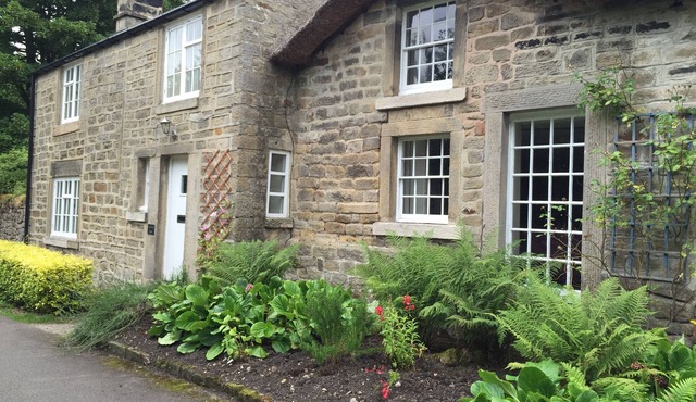 Cosy but spacious Peak District cottage, close to Chatsworth House.