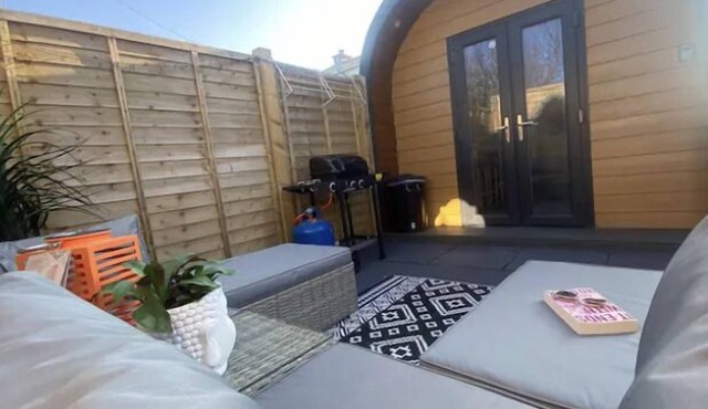 Cosy cabin near Tenby & Saundersfoot, great for a romantic break or to escape