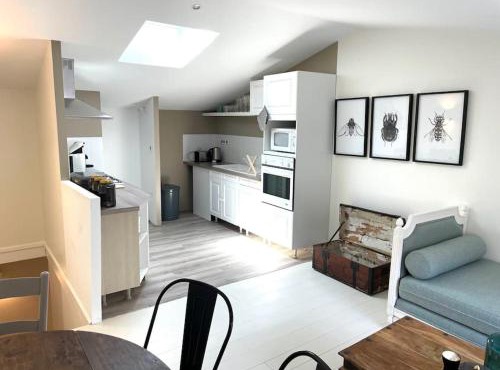 Cosy Camon Bolt-Hole