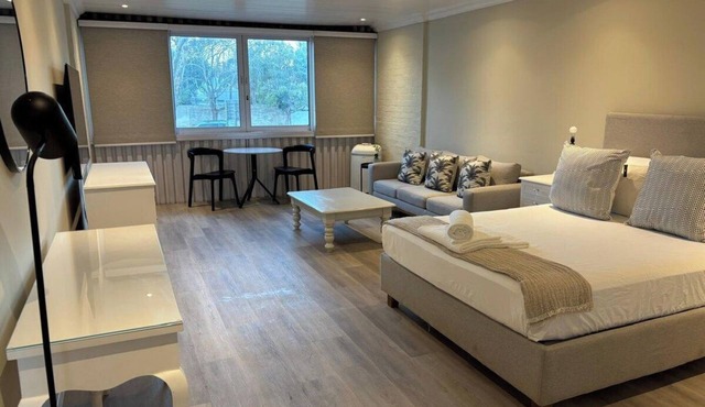 Cosy Central Studio for Two — Free Parking & WiFi