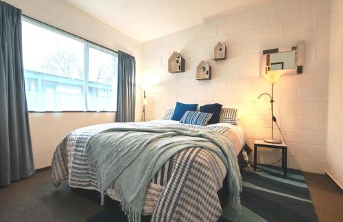 Cosy Central Unit by the River Walk&City Amenitie