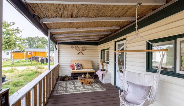 Cosy chalet with glamping tent and sauna