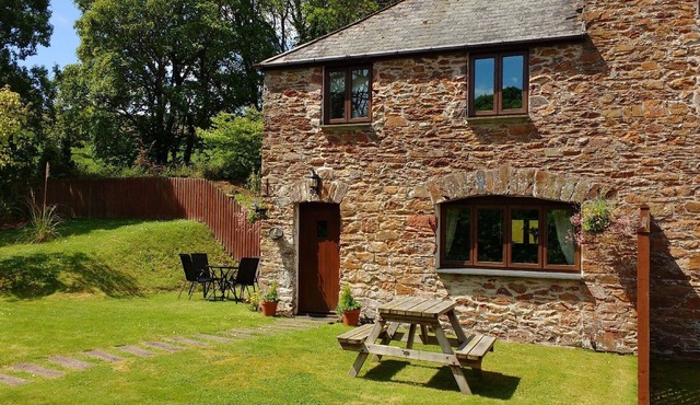 Cosy Converted Barn Cottage in Peaceful Rural Wooded Setting, Close to the Coast