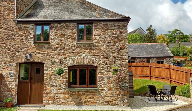 Cosy Converted Barn Cottage in Peaceful Rural Wooded Setting, Close to the Coast