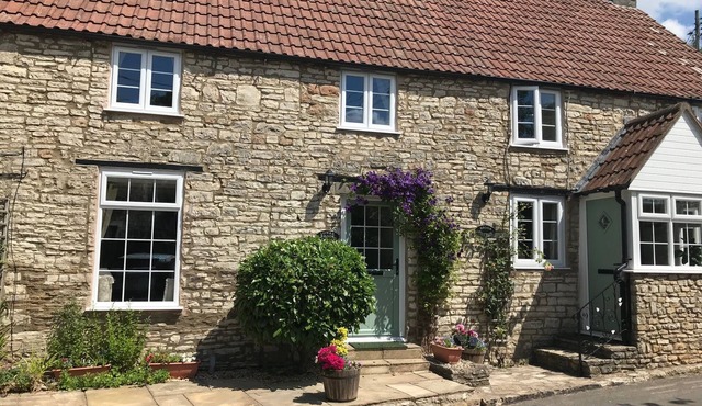 Cosy Cottage In Village Location Surrounded By Beautiful Countryside