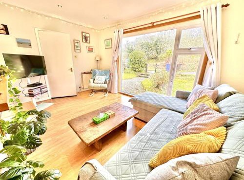 Cosy Crinan Cottage - Pet Friendly, Wetroom, Garden