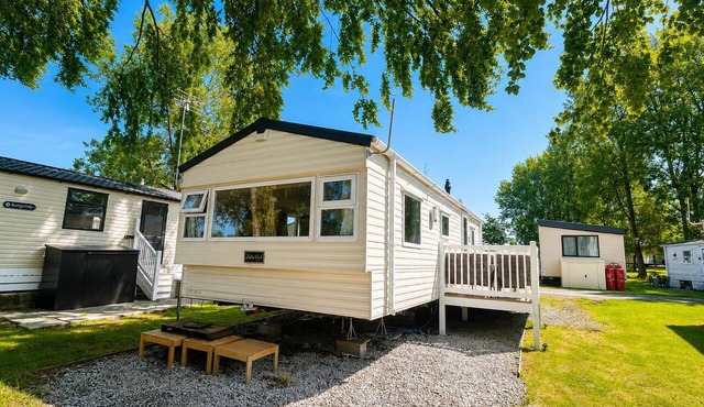 Cosy dog-friendly caravan at Bowland Fell in Yorkshire ref 93022S
