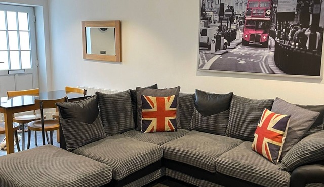 Cosy Flat in Sutton with Parking free
