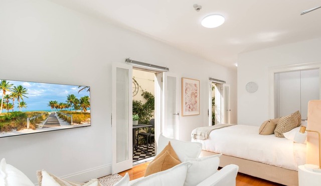 Cosy Inner West Studio with Courtyard