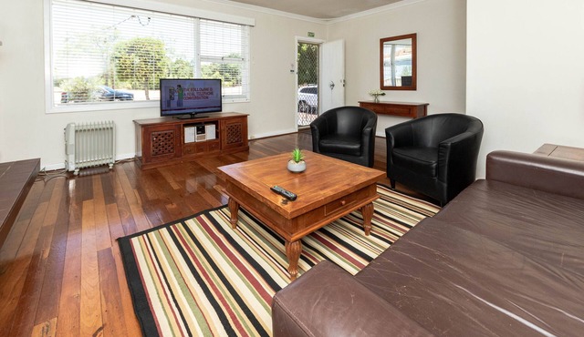 Cosy Lodge Thornlie - comfort at value price.