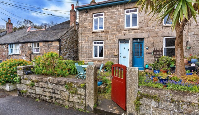 Cosy Mousehole Cottage with Sea Views