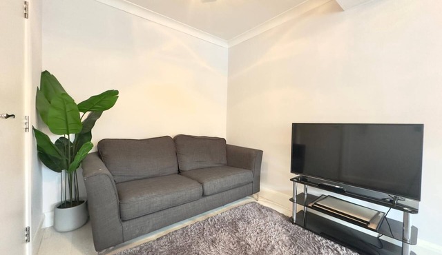 Cosy One Bedroom Apartment, close to Mill Hill Broadway Train Station