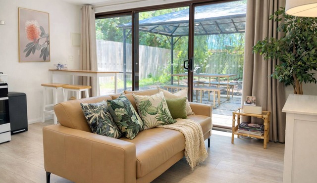 Cosy PepperTree Studio in Rockingham with AC, WiFi