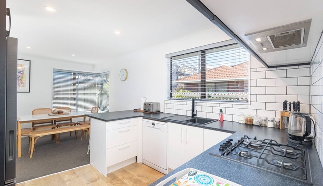 Cosy, private, and central home with parking