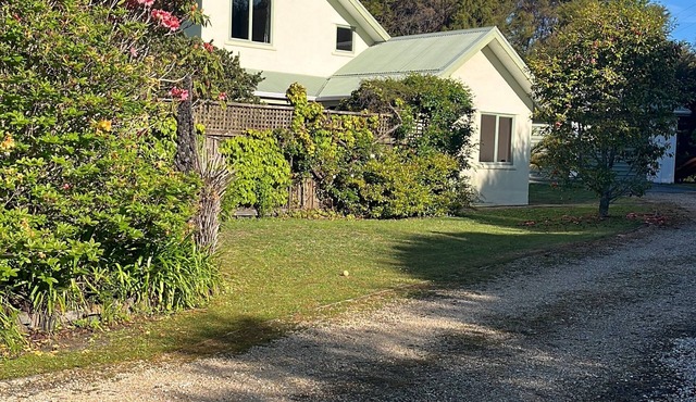 Cosy private cottage 3 mins walk to beach sleeps 5 Rangihaeata Golden Bay