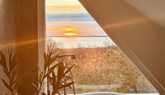 Cosy Quiet Tiny studio with lake views in the suburbs of Balatonalmadi