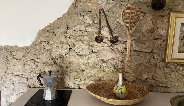 Cosy Romantic Sandstone Apartment on Prosecco Hills with spectacular views!