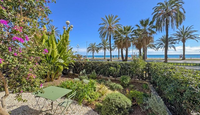 Cosy Sea Front Garden Nice