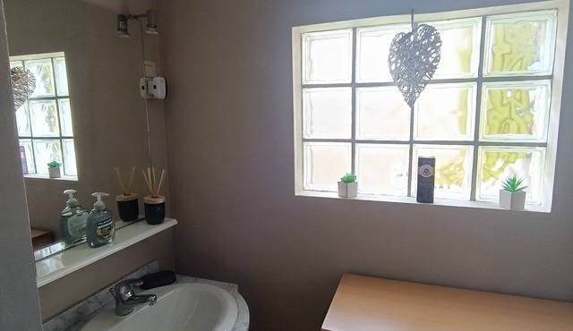 Cosy, self-contained studio in a quiet country setting