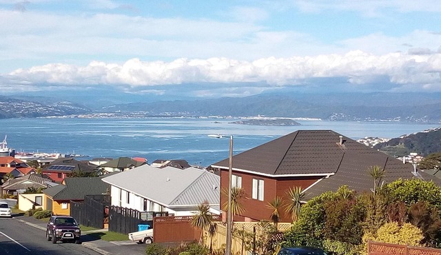Cosy Self-contained Studio with Panoramic Views