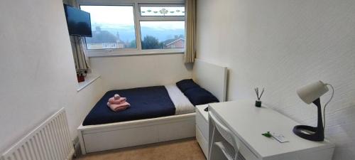 Cosy Small Double Room in Quiet Shared House