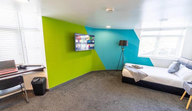 Cosy spacious studio available