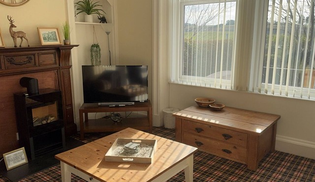 Cosy & spacious terraced house. Family & dog friendly