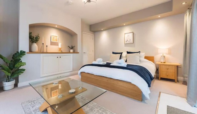 Cosy studio, private Japanese garden, parking